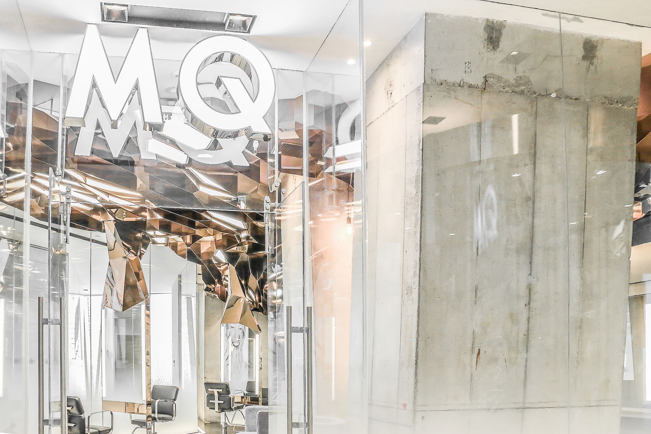 現(xiàn)代時尚發(fā)廊裝修設(shè)計-第3張圖片-上海古都建筑設(shè)計集團(tuán) 現(xiàn)代時尚發(fā)廊裝修設(shè)計-第3張圖片-上海古都建筑設(shè)計集團(tuán)